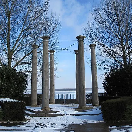 Hampshire - Newport Hotel 4*